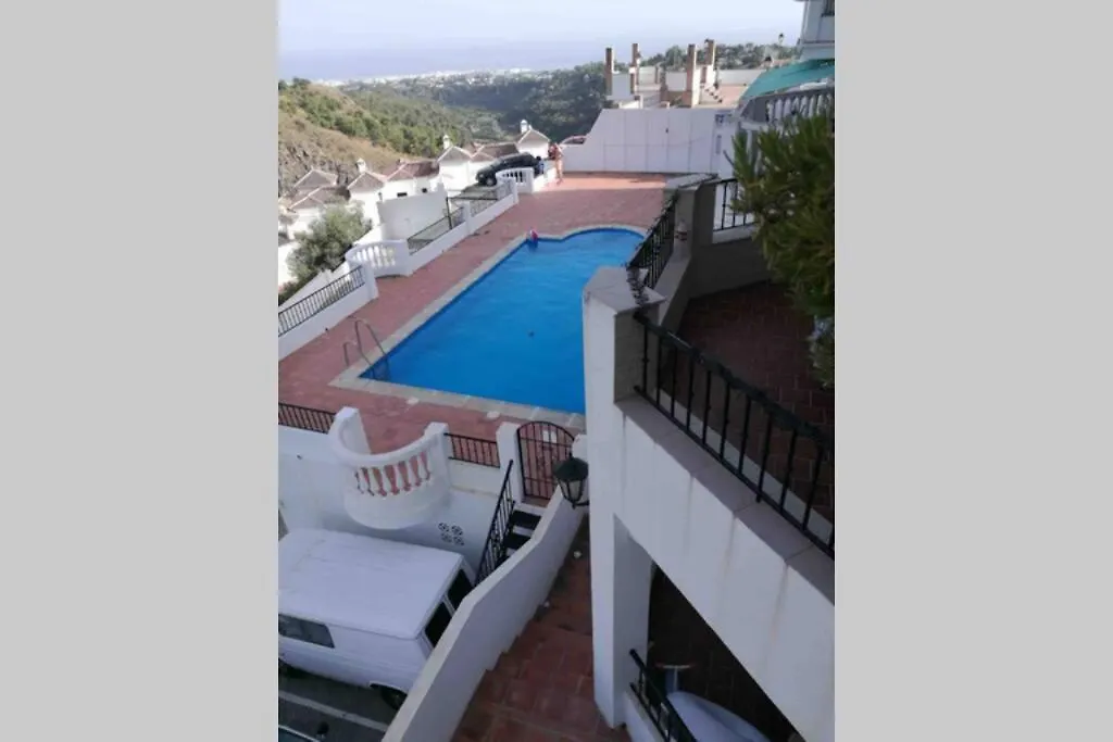 Precioso Apartamento De Dos Plantas Con Vistas Frigiliana