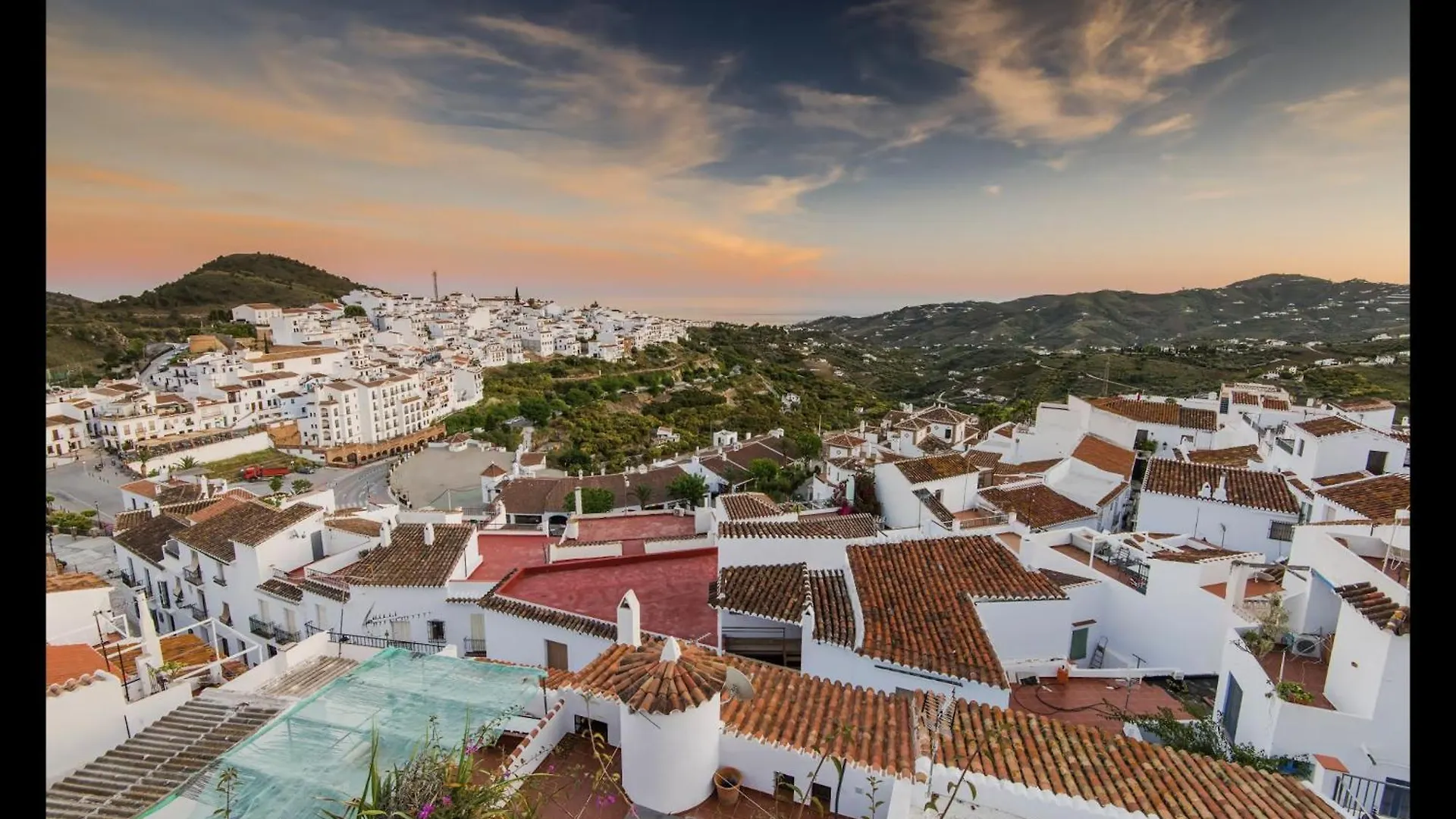 Precioso apartamento de dos plantas con vistas Frigiliana